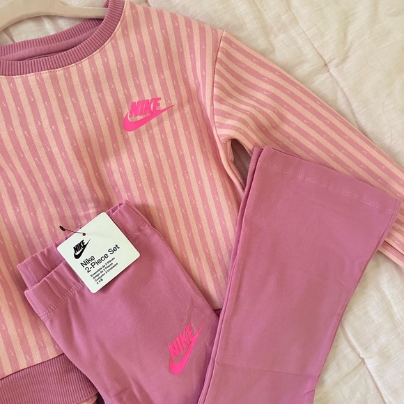 Nike Set - Picture 4 of 5